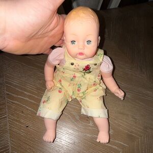 VNT Madame Alexander 12" Doll Yellow Rose Bud Lil Huggums